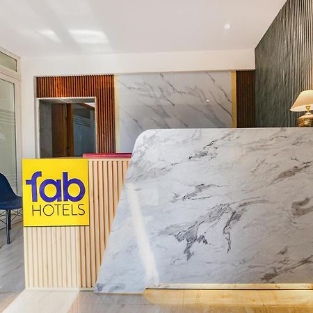 Fabhotel Ar Suites Гургаон Экстерьер фото