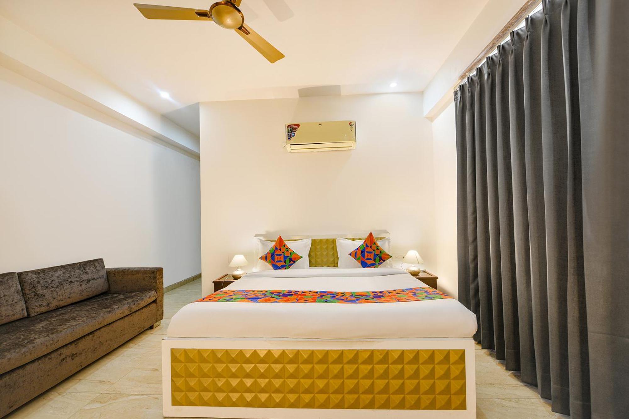 Fabhotel Ar Suites Гургаон Экстерьер фото