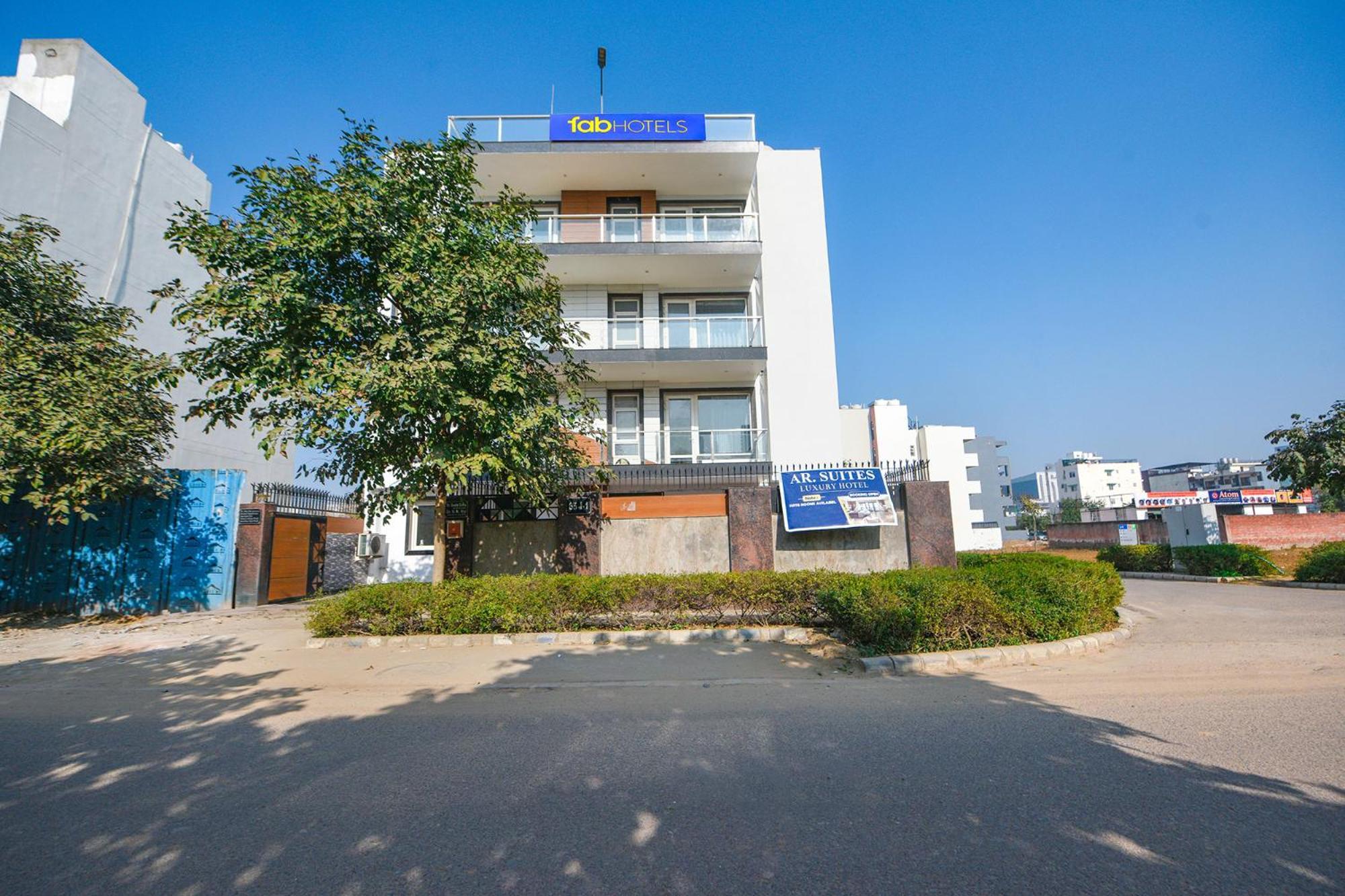 Fabhotel Ar Suites Гургаон Экстерьер фото