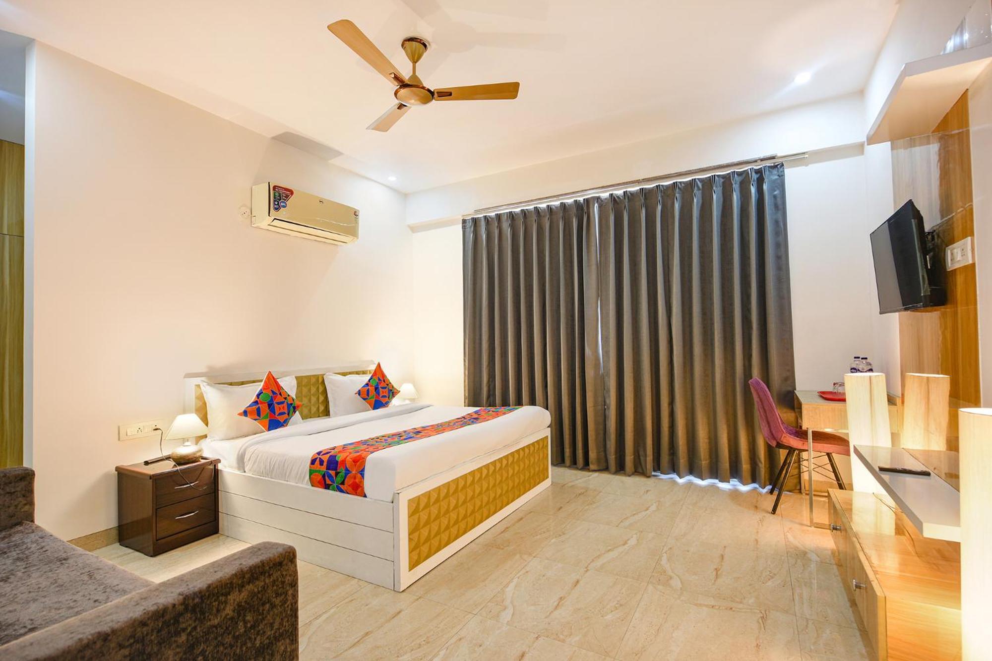 Fabhotel Ar Suites Гургаон Экстерьер фото