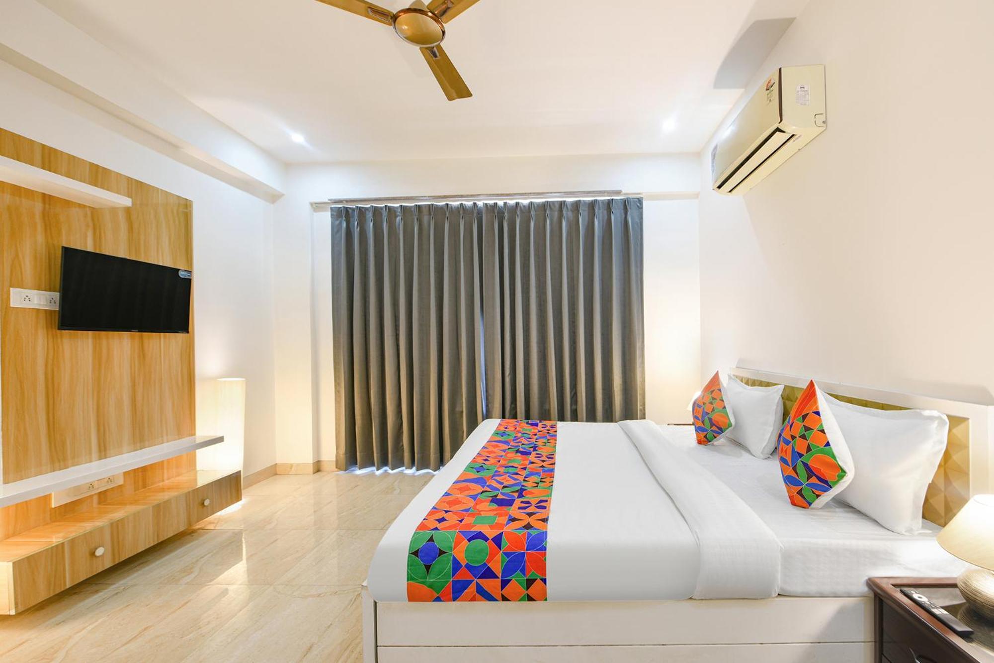 Fabhotel Ar Suites Гургаон Экстерьер фото