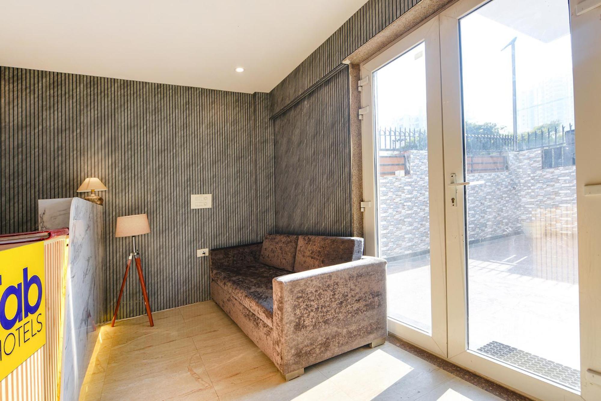 Fabhotel Ar Suites Гургаон Экстерьер фото