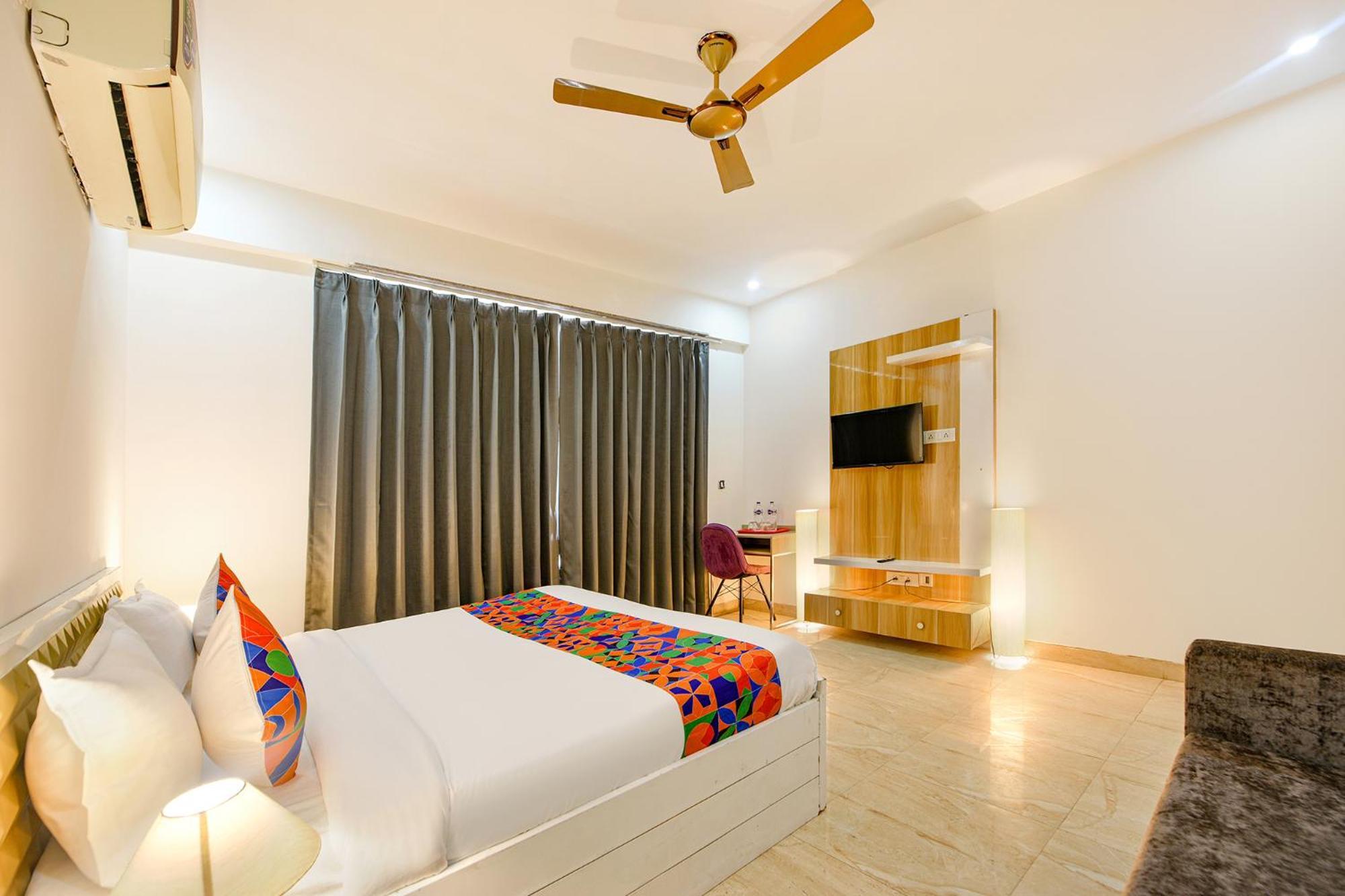 Fabhotel Ar Suites Гургаон Экстерьер фото